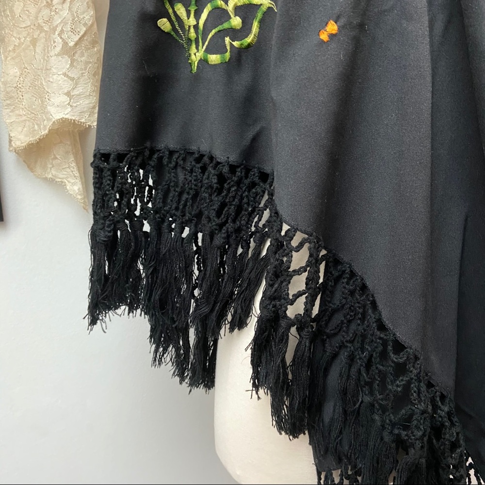 Vintage Embroidered Piano Shawl - Picture 5 of 7